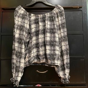 off shoulder black/white crop top